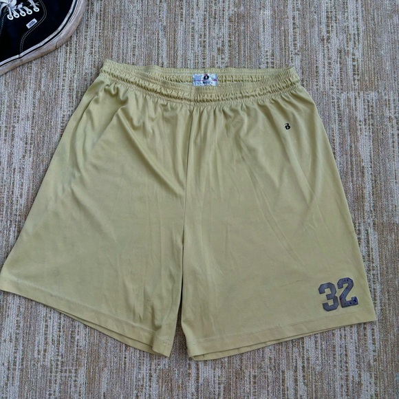 BADGER SPORT PRE-OWNED MENS YELLOW POLYESTER ATHLETIC PRACTICE SHORTS - MEDIUM - Picture 1 of 13